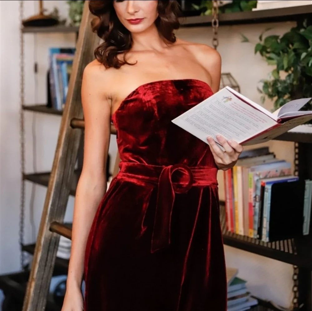 Red velvet sleevless jumpsuit - Picture 3 of 5